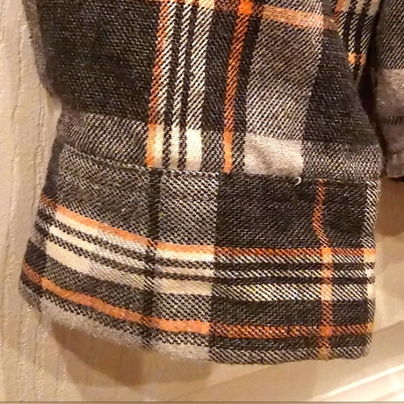 Button Down Flannel Shirt - Picture 4 of 5